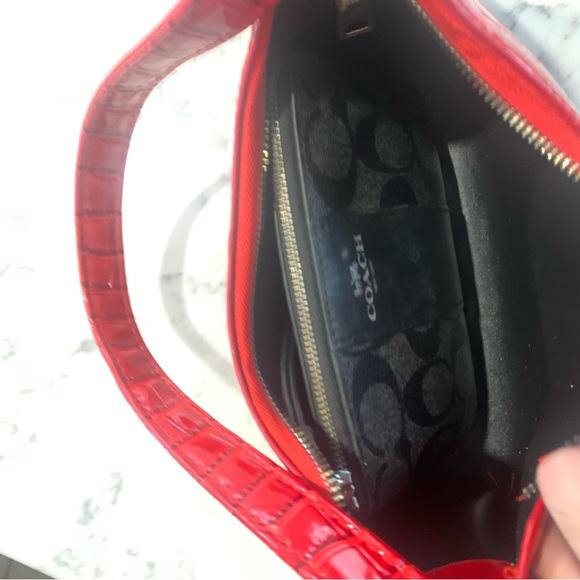 Red purse - Picture 2 of 2